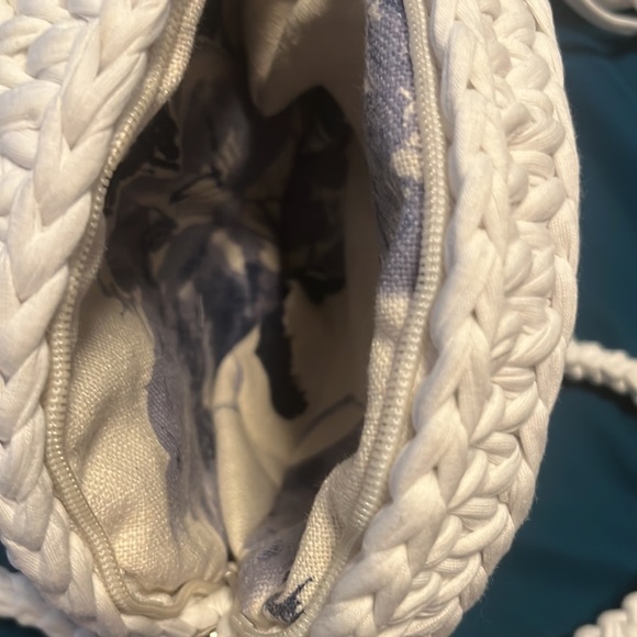 Round white bag - Picture 2 of 2